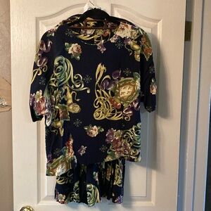 Culottes, elastic back waist, buttoned waistband, side pockets with matching top